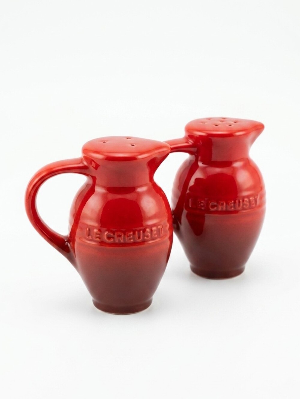 Le Creuset Cerise Red Stoneware Salt & Pepper Shakers - Mini Pitcher Set - Picture 1 of 6